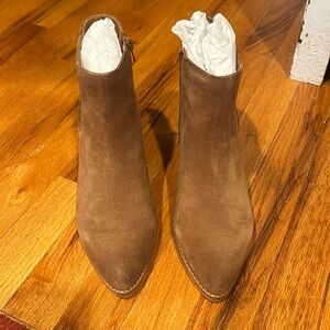 Frye Kaye Chelsea boots in cognac.  Size 9.  Worn once.  Excellent!